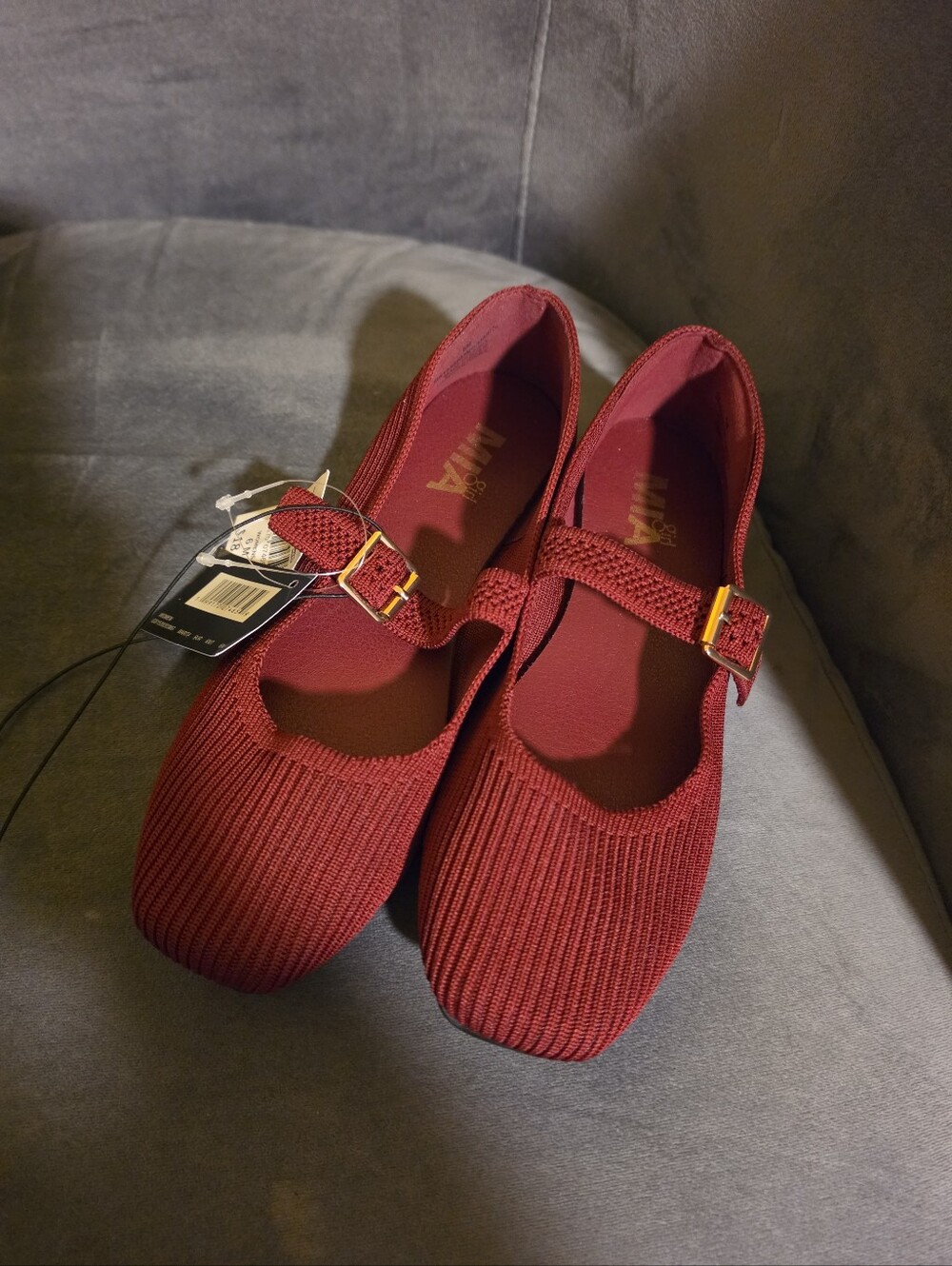 NWT MIA Women's Size 6 Burgundy Mary Jane Flats Shoes Ribbed Knitted Upper